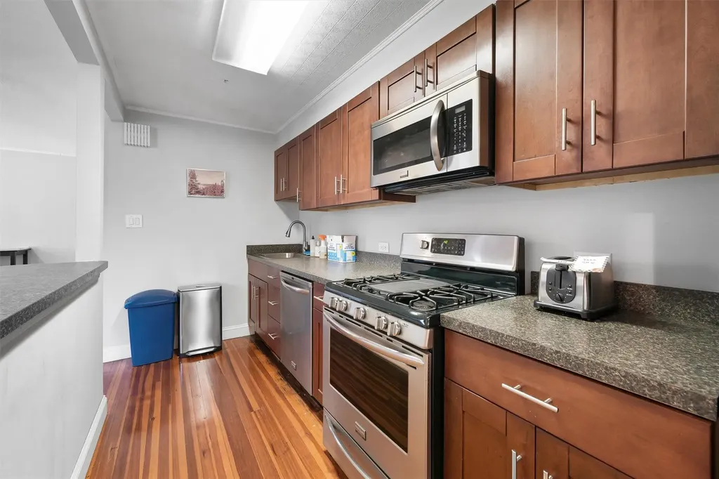 2039 Colonial Avenue Bronx NY 10461