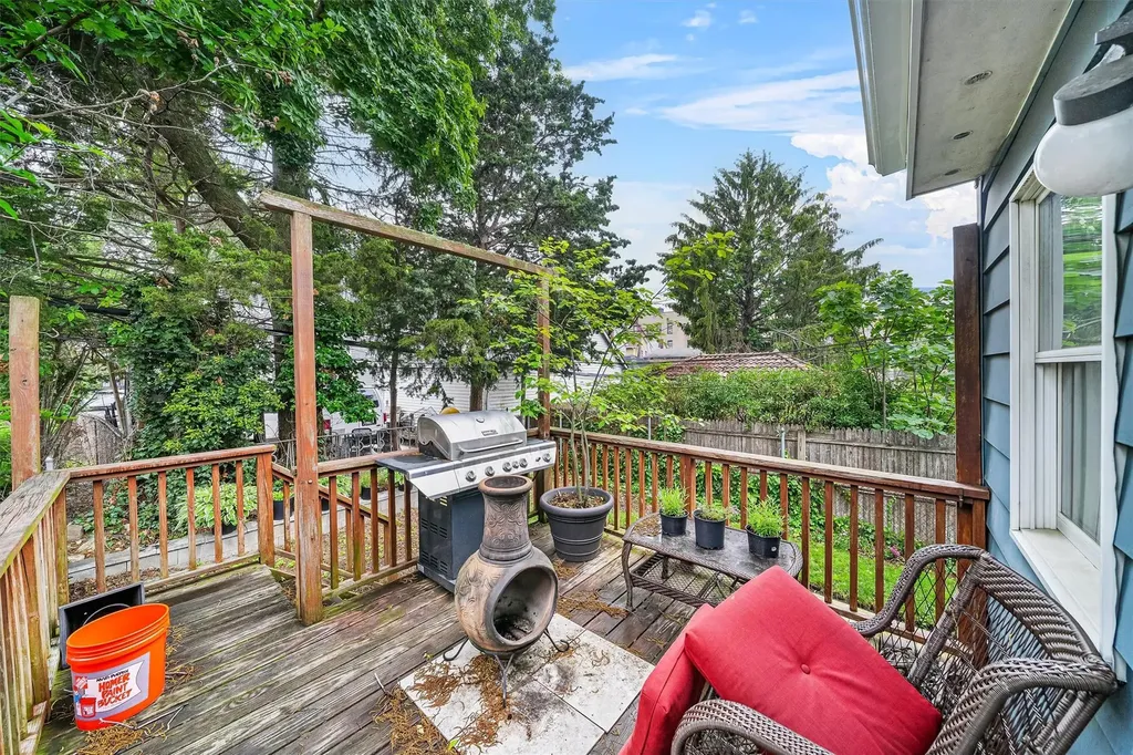2039 Colonial Avenue Bronx NY 10461