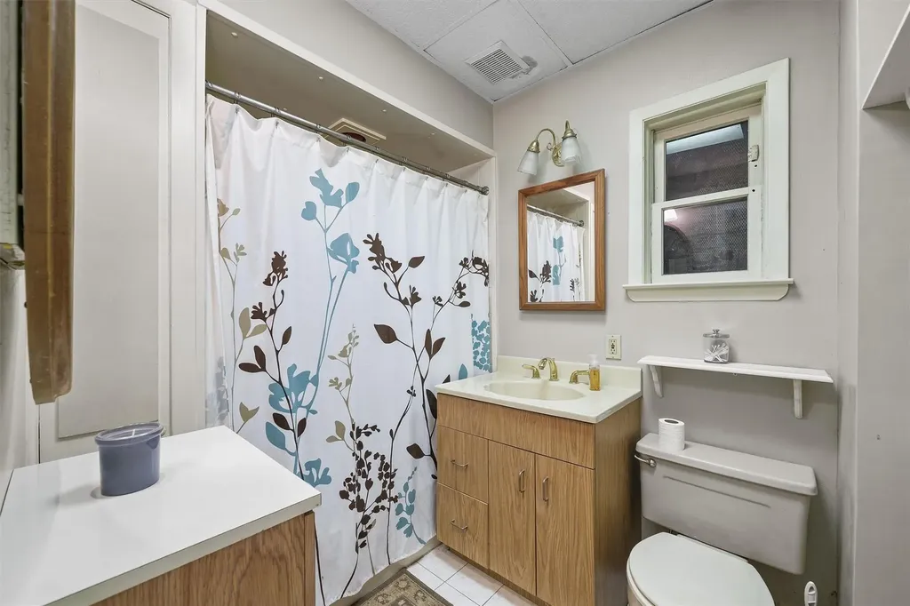 2039 Colonial Avenue Bronx NY 10461