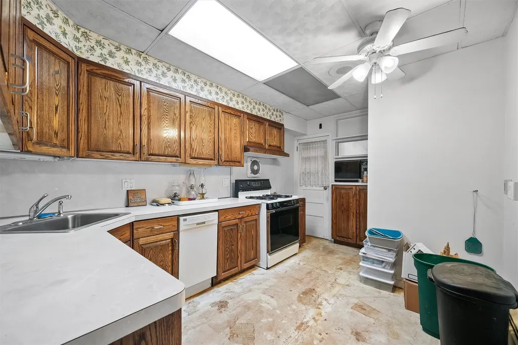 2039 Colonial Avenue Bronx NY 10461