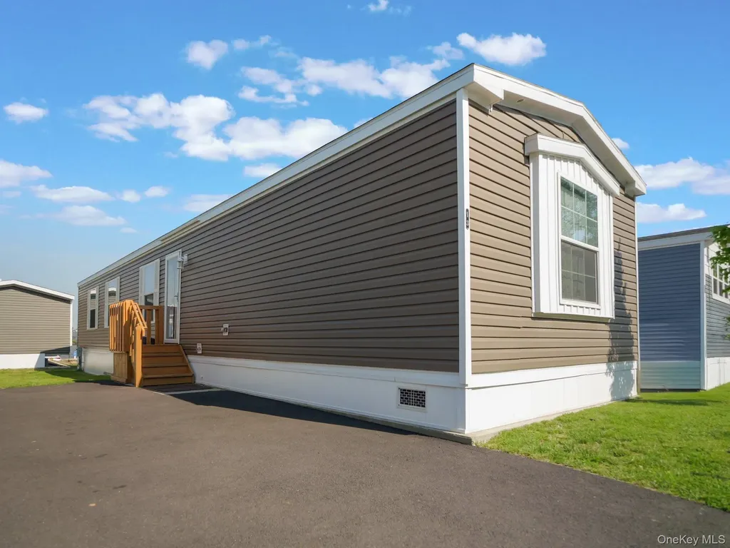 13 Windward Way Stony Point NY 10980