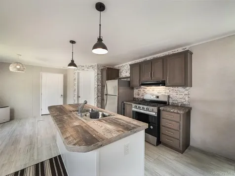 13 Windward Way Stony Point NY 10980