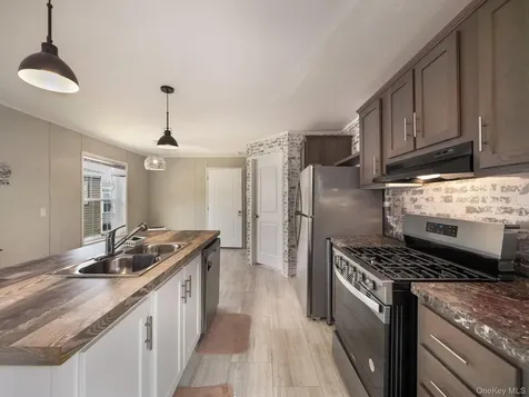 13 Windward Way Stony Point NY 10980