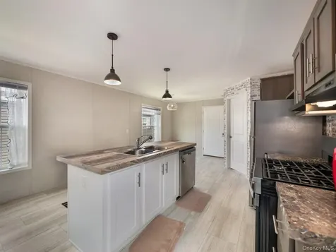 13 Windward Way Stony Point NY 10980