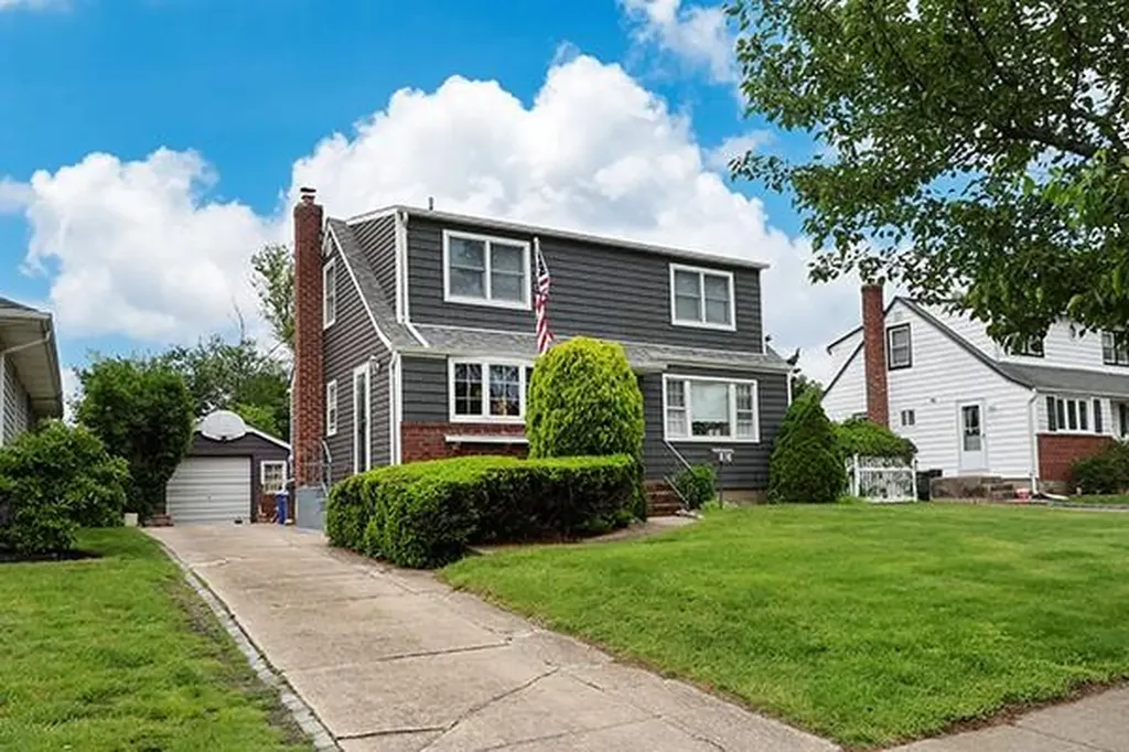 816 Strang Drive Wantagh NY 11793
