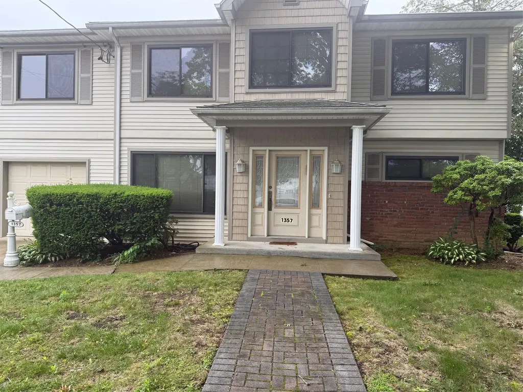 1357 Kew Avenue Hewlett NY 11557