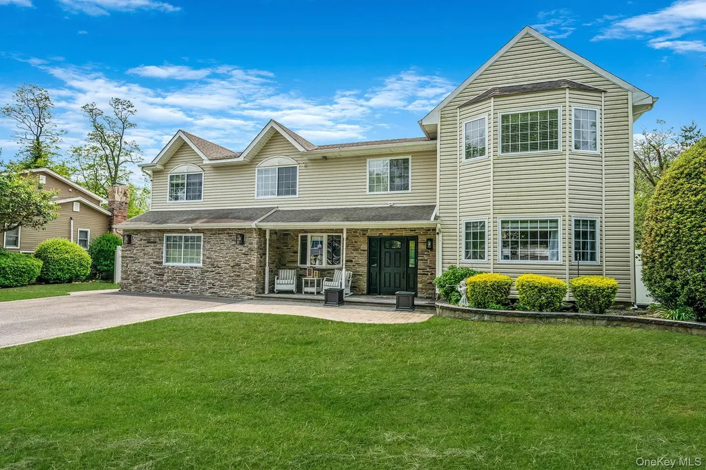 33 Stonywood Drive Commack NY 11725