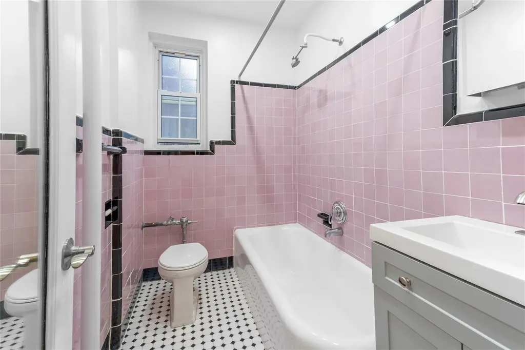 11007 73rd Road Forest Hills NY 11375