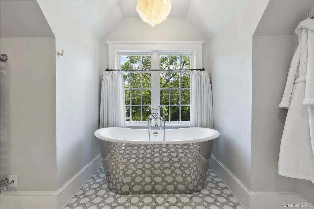 4 Commodore Avenue Rye NY 10580