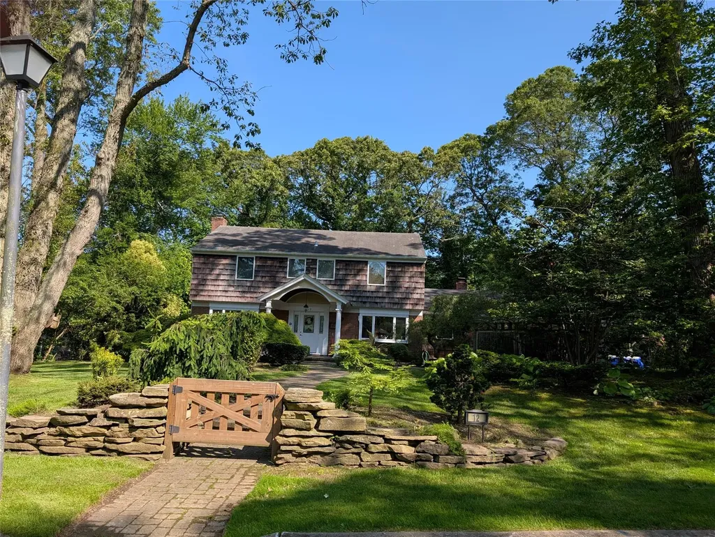 12 Rustic Gate Lane Dix Hills NY 11746