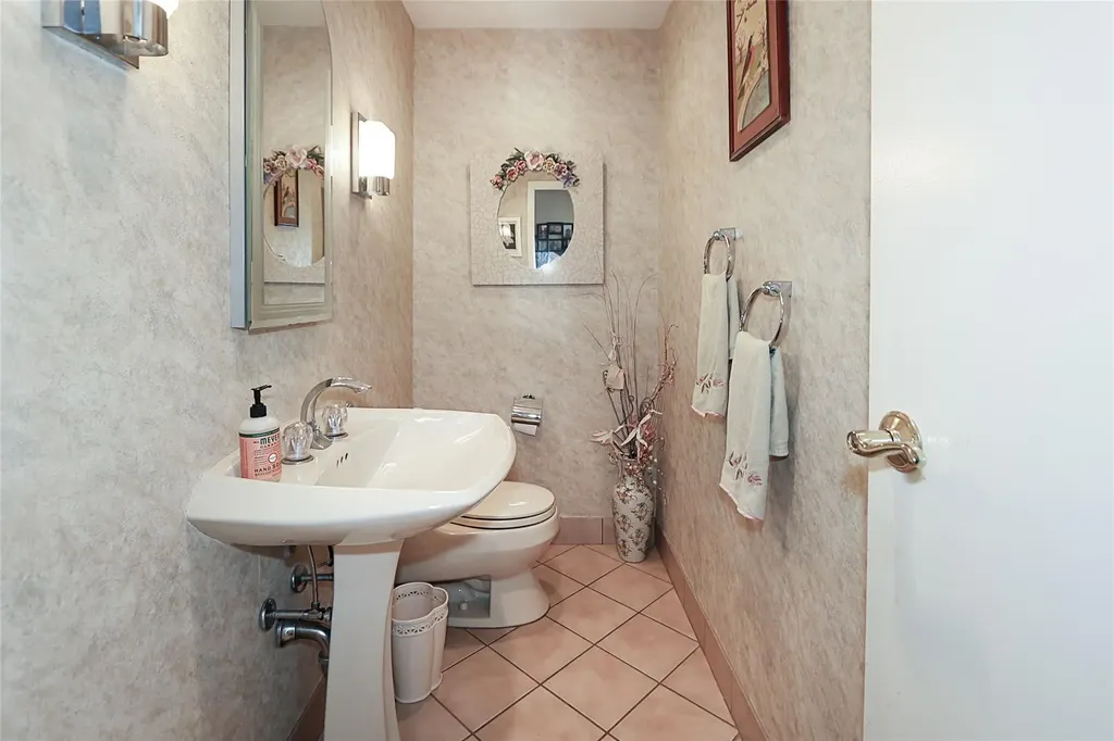 12 Rustic Gate Lane Dix Hills NY 11746