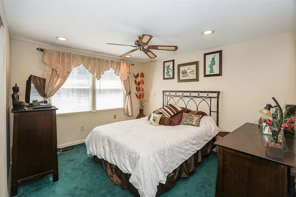 12 Rustic Gate Lane Dix Hills NY 11746