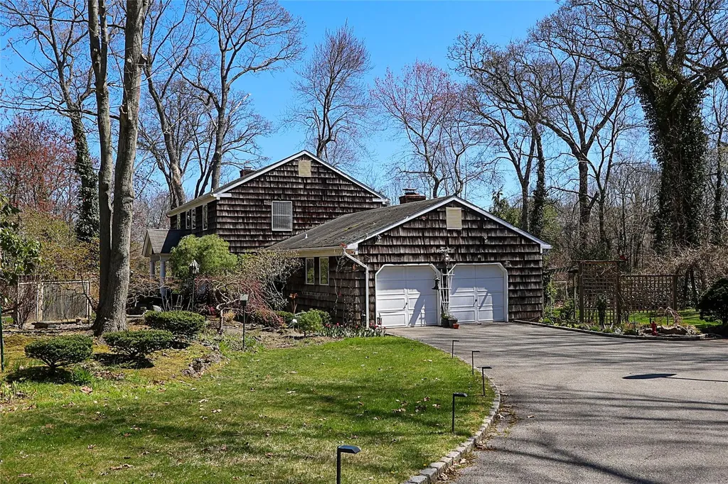 12 Rustic Gate Lane Dix Hills NY 11746