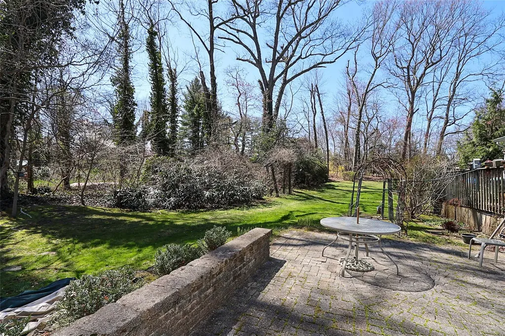 12 Rustic Gate Lane Dix Hills NY 11746