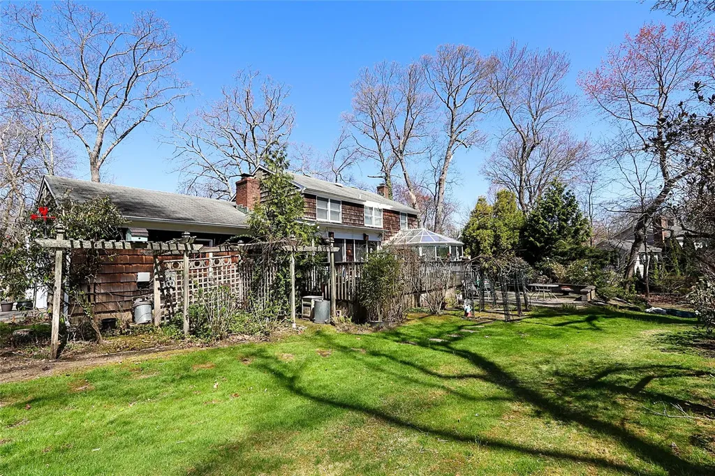 12 Rustic Gate Lane Dix Hills NY 11746