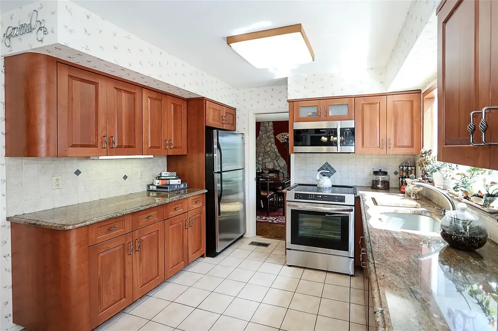 12 Rustic Gate Lane Dix Hills NY 11746