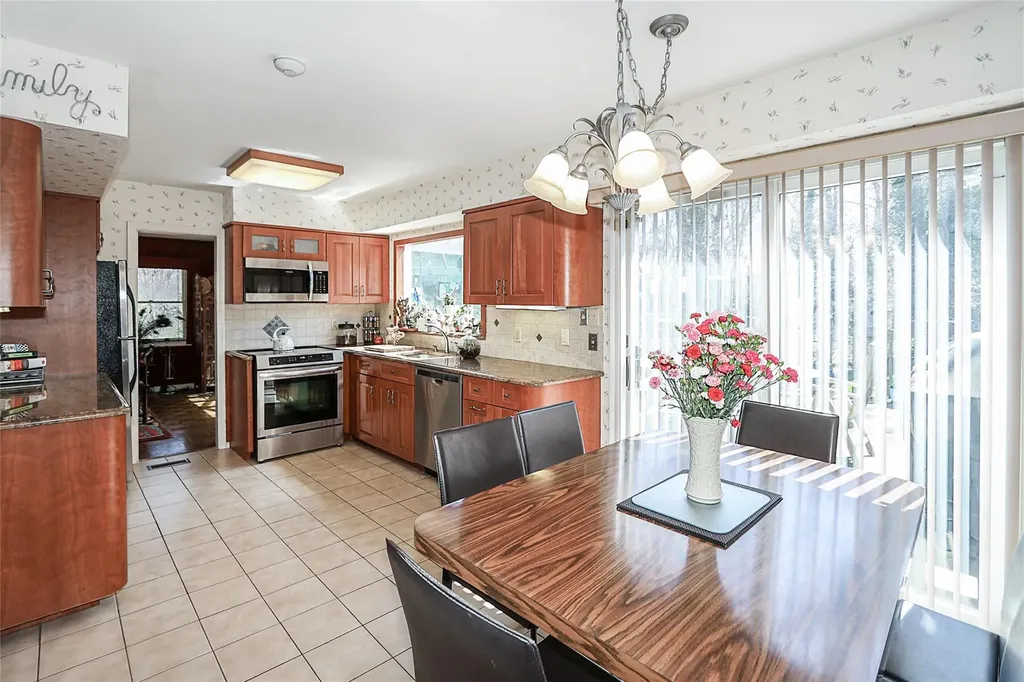 12 Rustic Gate Lane Dix Hills NY 11746