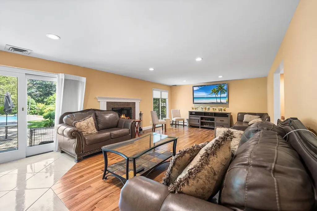 26 Lucille Lane Dix Hills NY 11746