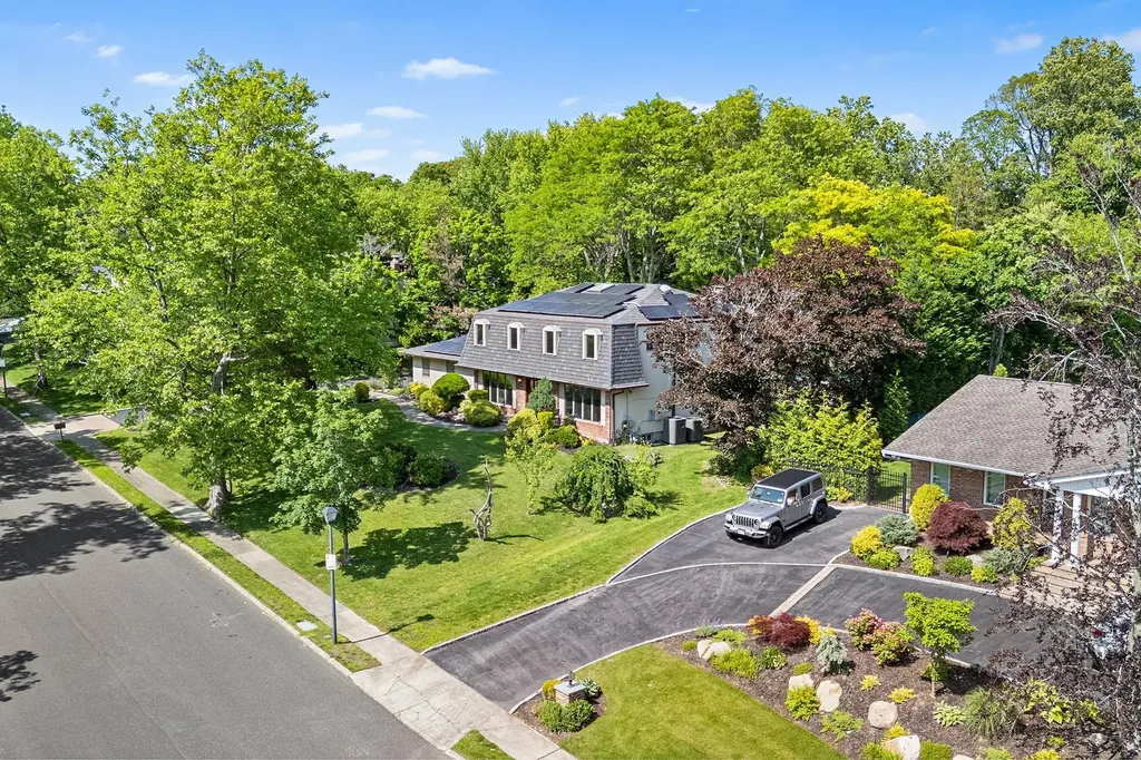 26 Lucille Lane Dix Hills NY 11746