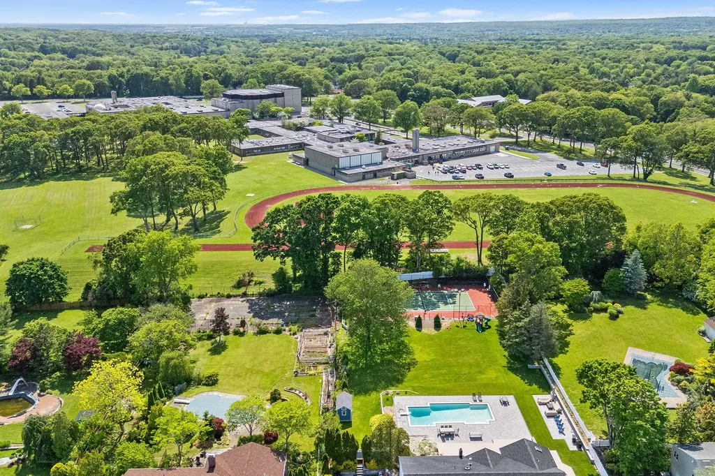 26 Lucille Lane Dix Hills NY 11746