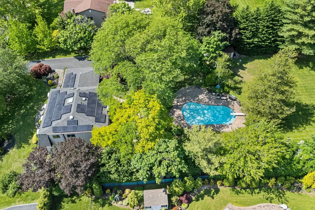 26 Lucille Lane Dix Hills NY 11746