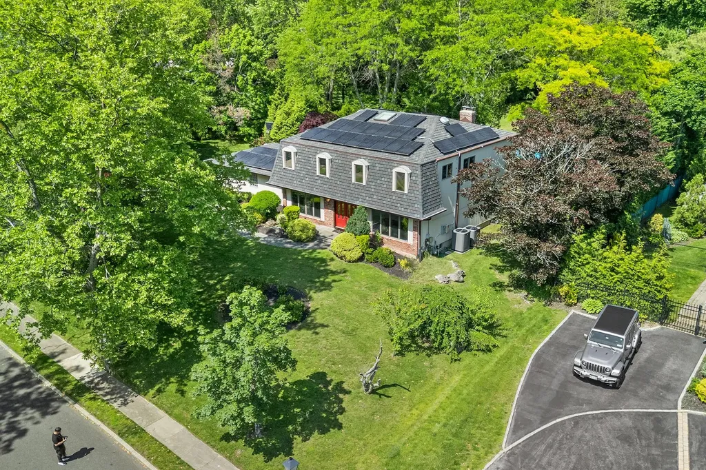 26 Lucille Lane Dix Hills NY 11746