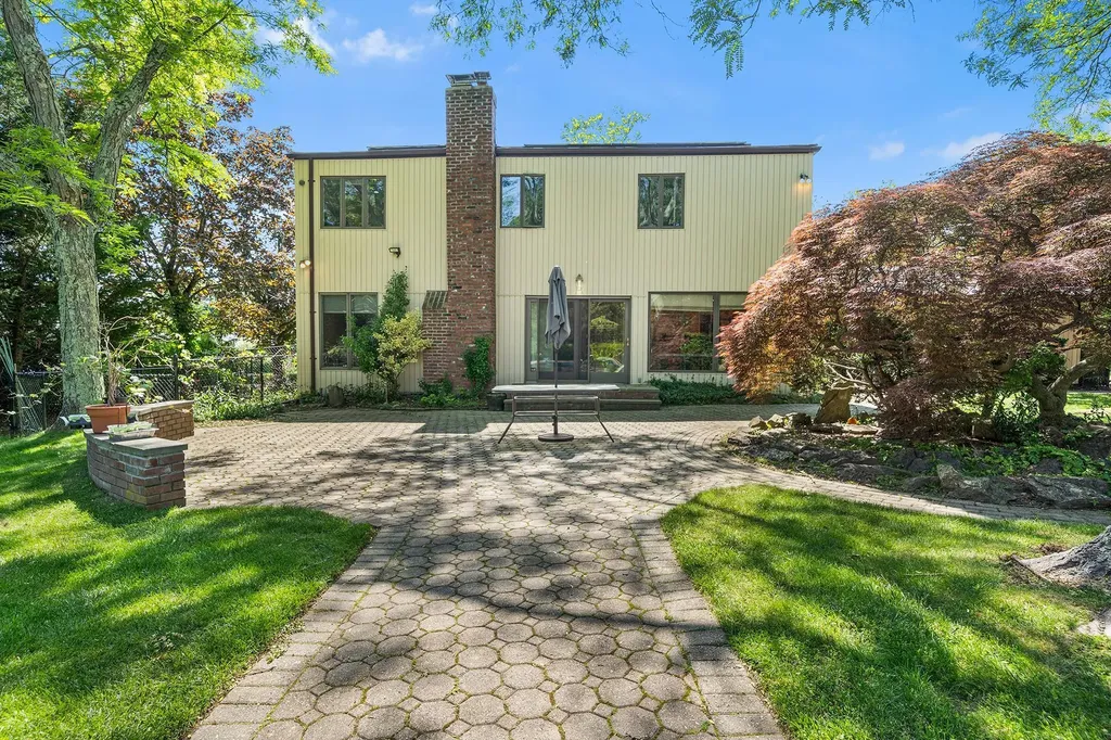 26 Lucille Lane Dix Hills NY 11746