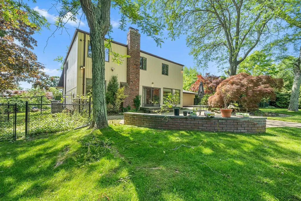 26 Lucille Lane Dix Hills NY 11746