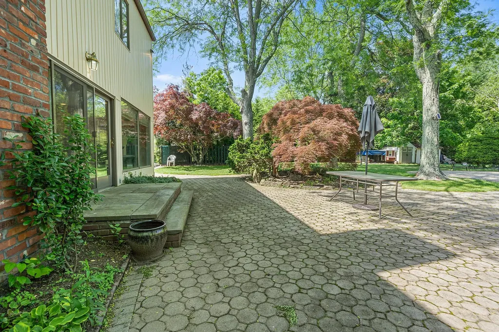 26 Lucille Lane Dix Hills NY 11746