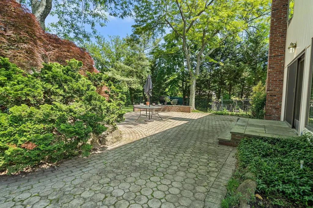 26 Lucille Lane Dix Hills NY 11746