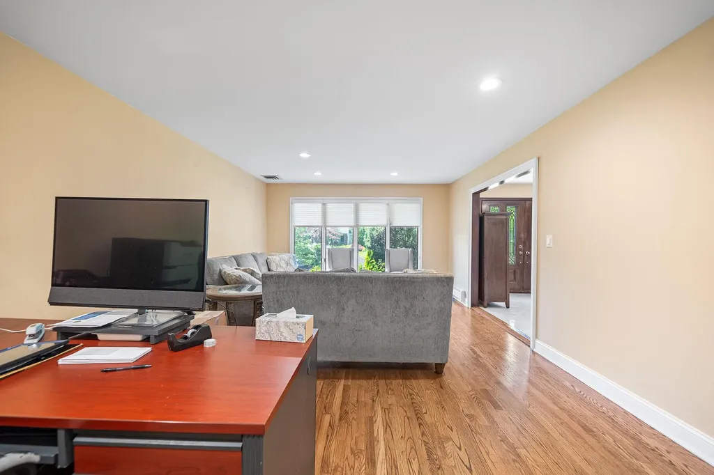 26 Lucille Lane Dix Hills NY 11746
