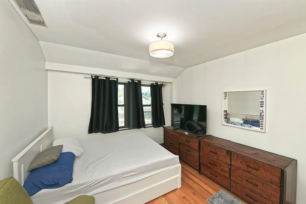 60-11 39 Avenue Woodside NY 11377
