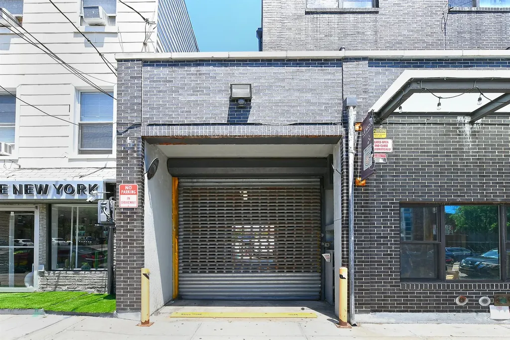 60-11 39 Avenue Woodside NY 11377