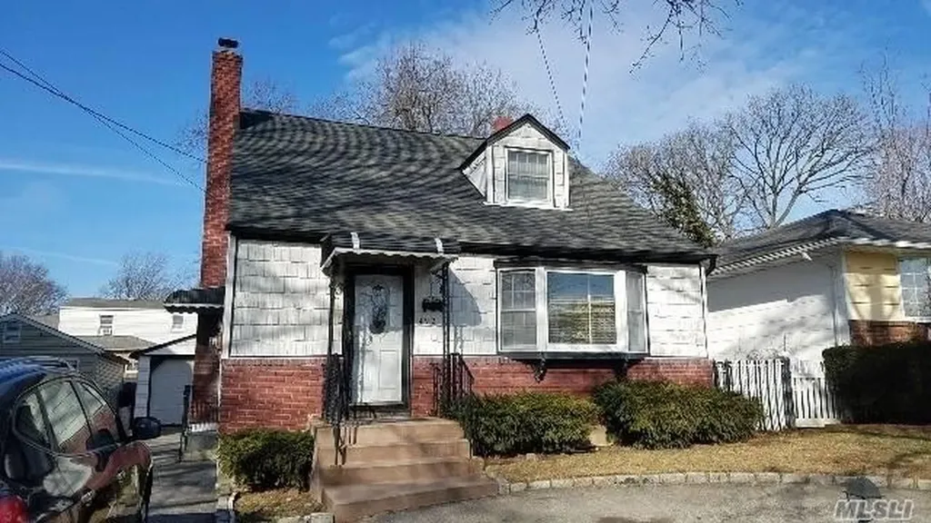 492 Pershing Boulevard Rockville Centre NY 11570