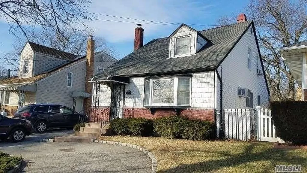 492 Pershing Boulevard Rockville Centre NY 11570