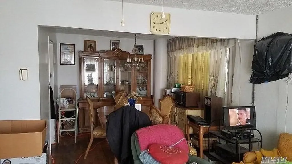 492 Pershing Boulevard Rockville Centre NY 11570