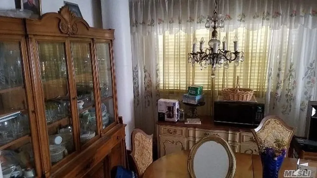 492 Pershing Boulevard Rockville Centre NY 11570