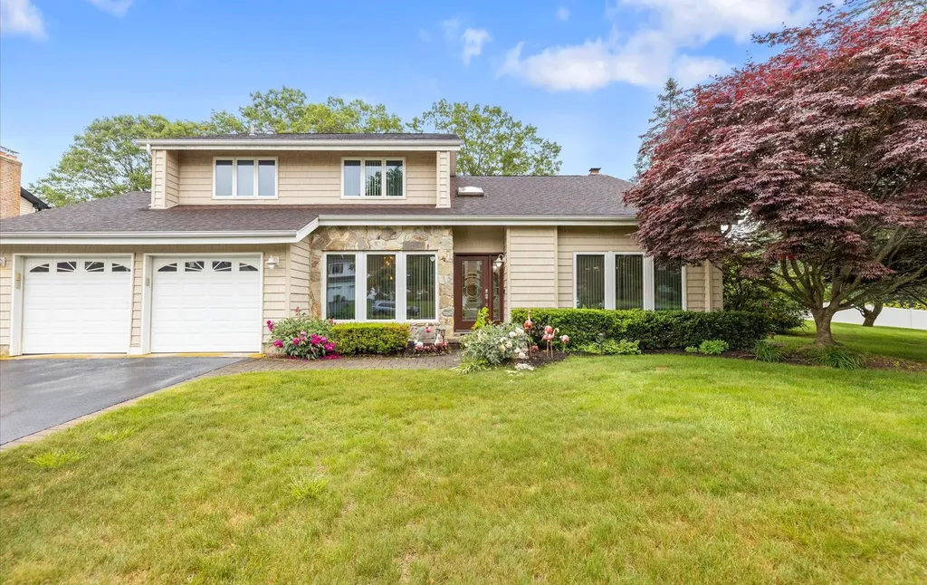 34 Oak Meadow Road Commack NY 11725