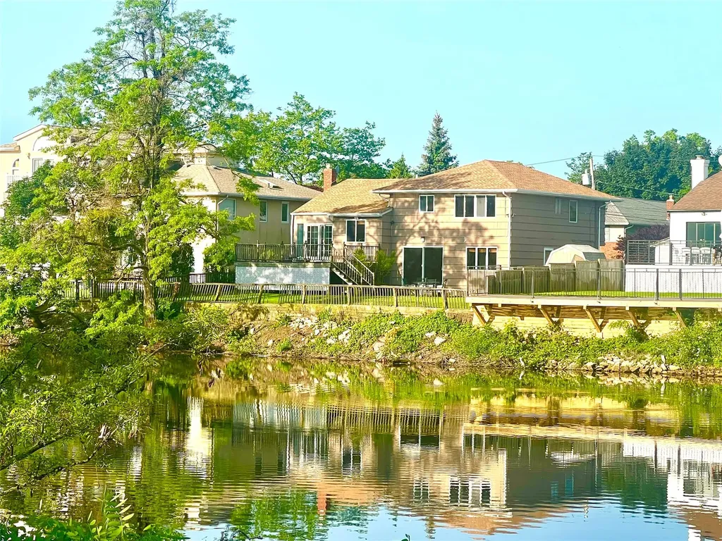 636 Derby Avenue Woodmere NY 11598