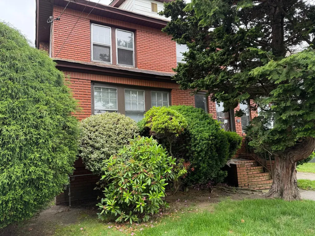401 Oakland Avenue Cedarhurst NY 11516