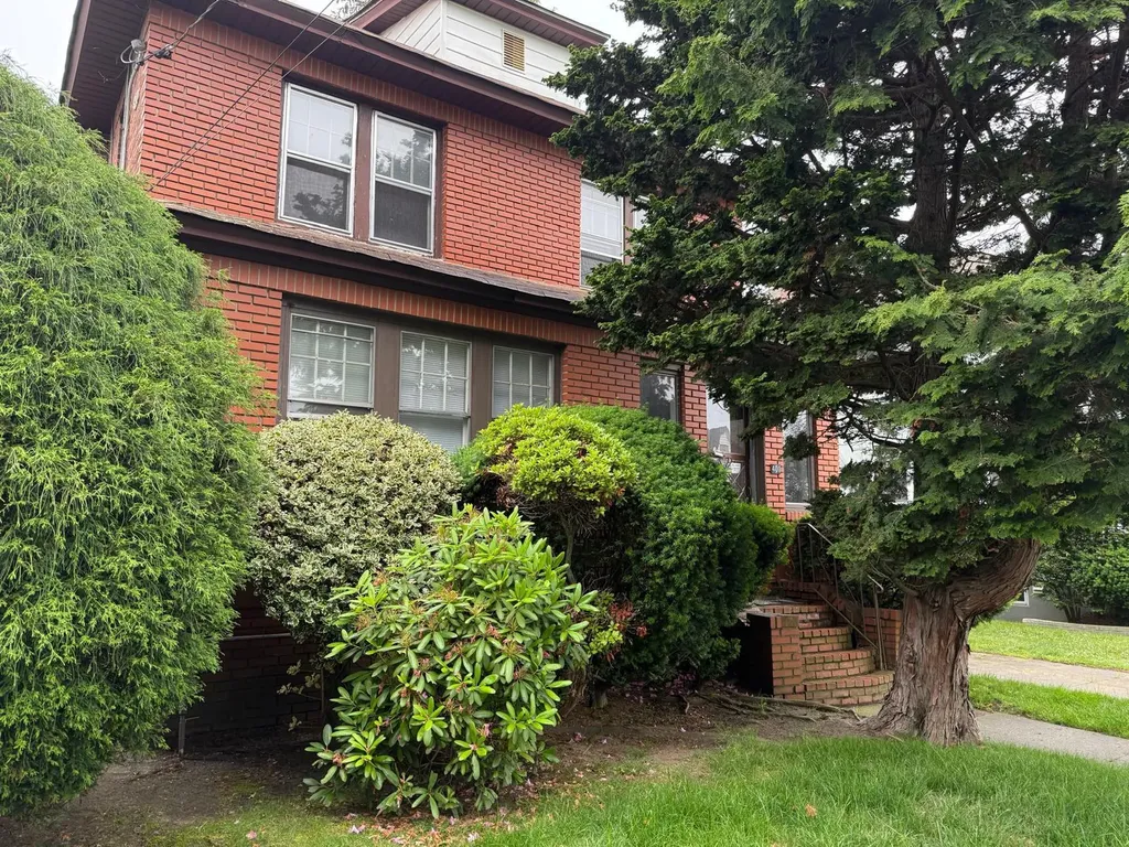 401 Oakland Avenue Cedarhurst NY 11516