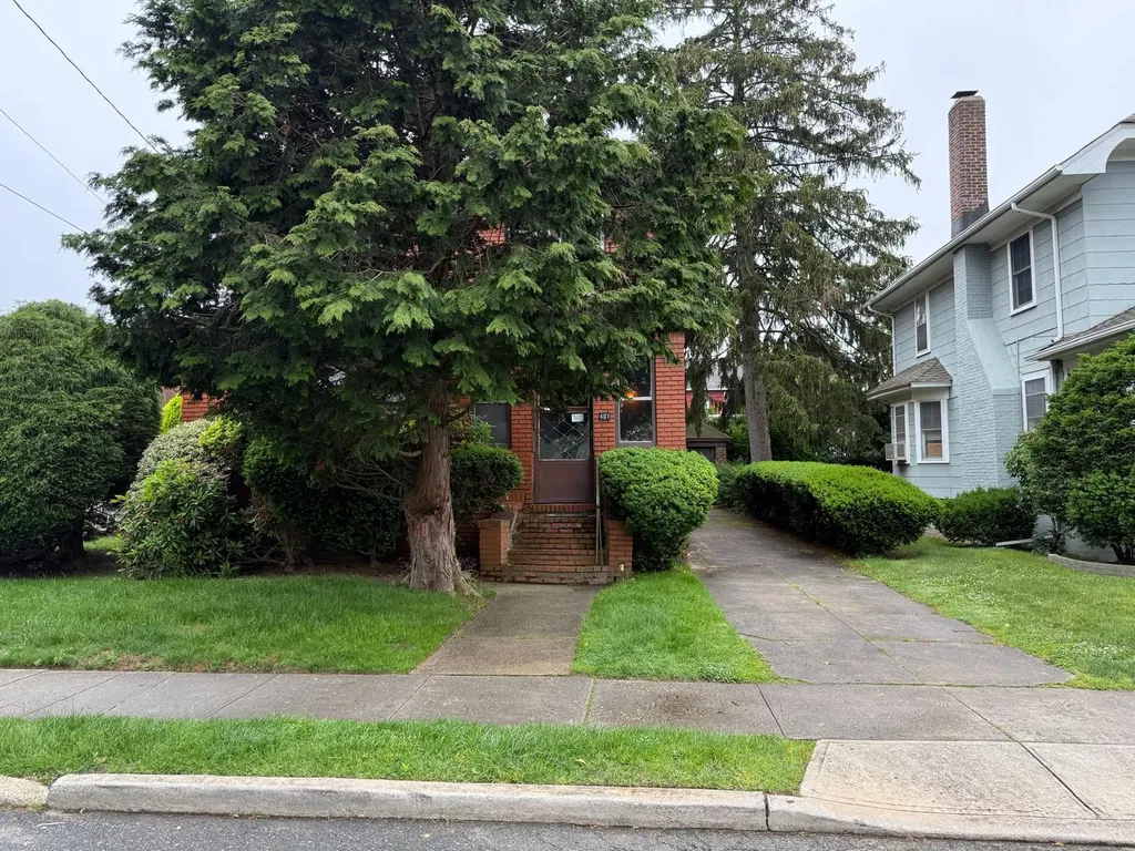 401 Oakland Avenue Cedarhurst NY 11516