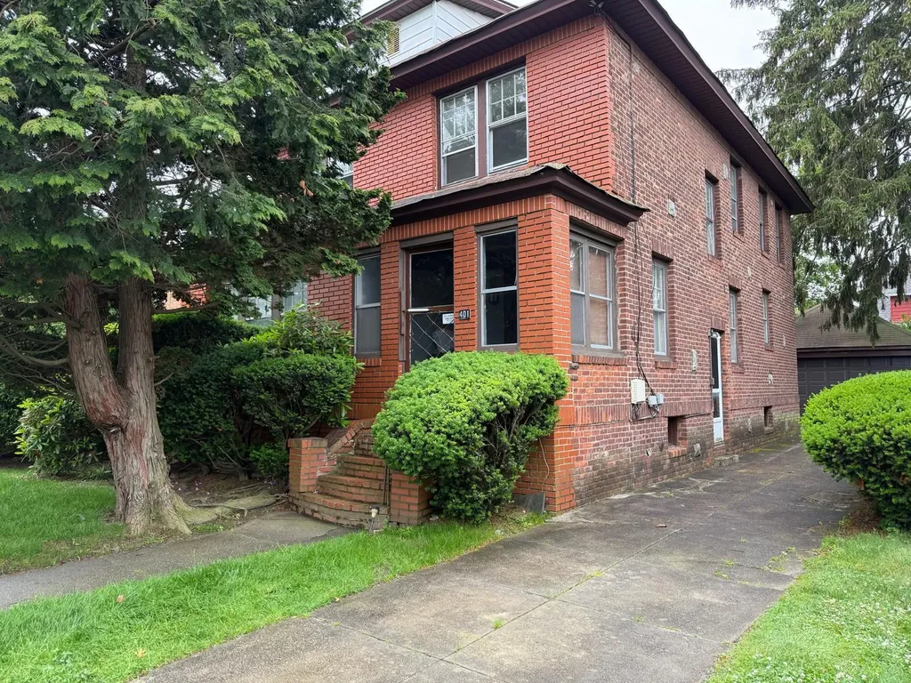 401 Oakland Avenue Cedarhurst NY 11516