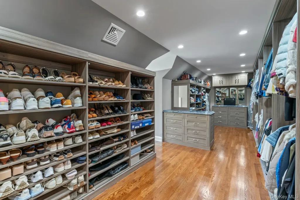 7 Fox Meadow Lane Lloyd Harbor NY 11743