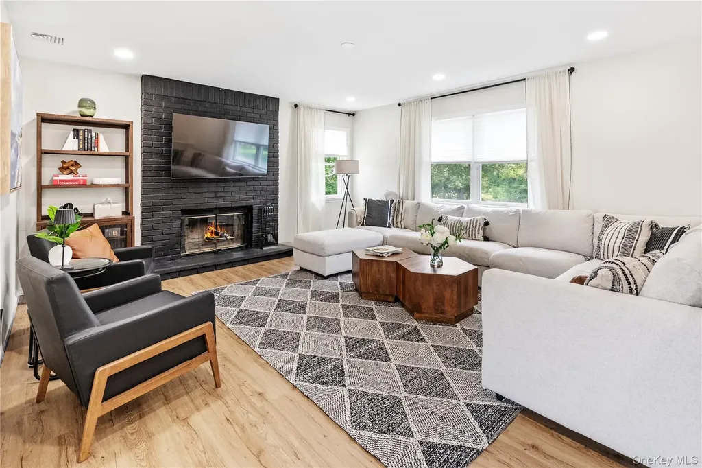 Hampton Bays NY 11946
