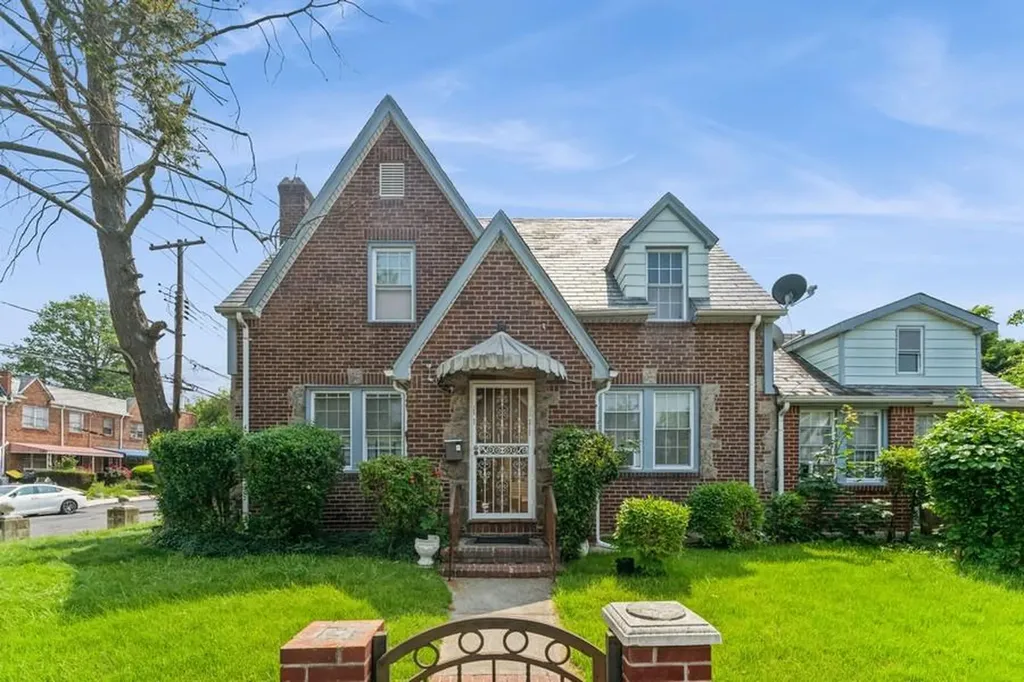 18902 114th Drive Saint Albans NY 11412