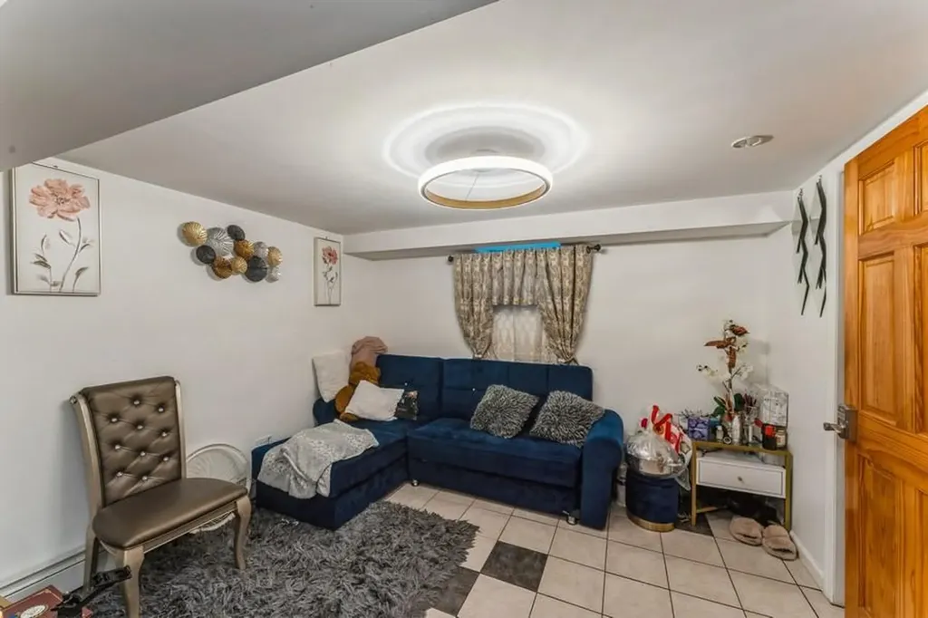 18902 114th Drive Saint Albans NY 11412