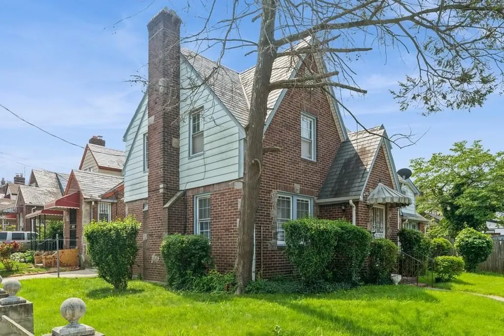 18902 114th Drive Saint Albans NY 11412