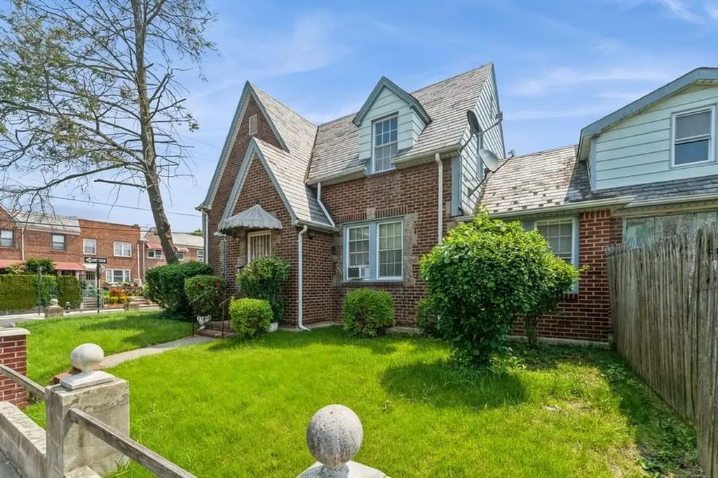 18902 114th Drive Saint Albans NY 11412