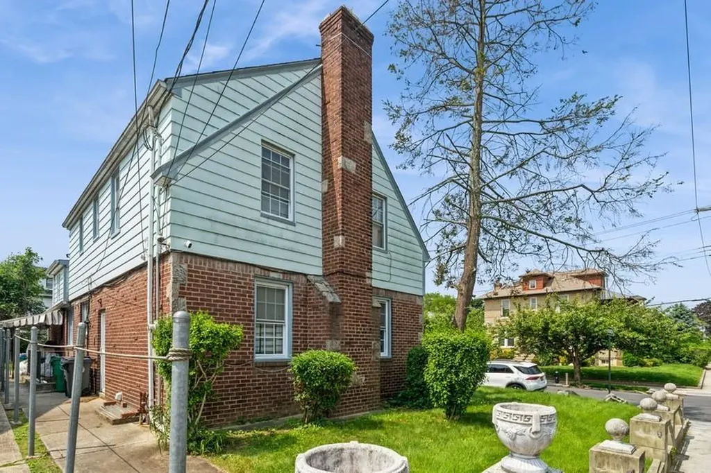18902 114th Drive Saint Albans NY 11412